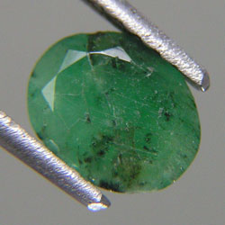 1.41ct มรกต ธรรมชาติ สีเขียว อัญมณีประจำเดือนเกิดพฤษภาคม NATURAL GREEN EMERALD
