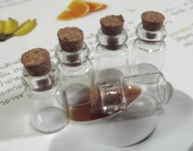 ขายขวดแก้วจิ๋ว ขนาด 1  cc  (ฝาจุกไม้)