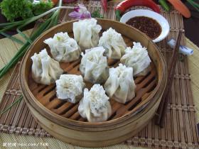 ขาย ขนมจีบกุ้งจักรพรรดิ์ ทำจากเนื้อกุ้งล้วน ไม่ผสมมันหมู ไม่ใส่ผงชูรส 1 กล่อง มี 40 ลูก แป้งบาง เนื้อเยอะ ขนาดใหญ่ 