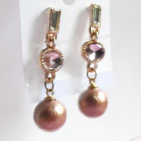 ต่างหูแฟชั่นประดับมุกน้ำตาลทอง