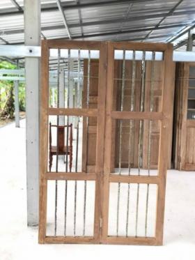 บานคู่เหล็กสายบัวโบราณ 4 เส้น 60x195 cm