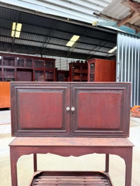 ตู้เก็บของบานเปิดคู่ อายุเกิน 60 ปี