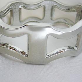 กำไลแฟชั่นสีเงินลายโค้ง / Lovely Fashion bracelet pakkavee gem
