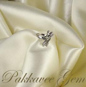 แหวนชุบทองขาว 22k ฝังเพชรรัสเซีย / lovely 22K gp White gold Ring* pakkavee gem
