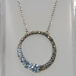 สร้อยคอพร้อมจี้บลูโทพาซแท้ ตัวเรือนเงินแท้ 925 SILVER PENDENT NECKLACE with BLUE TOPAZ