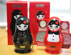 เครื่องสำอางค์แม่ลูกดกPUPAสีแดง (Italy) สูง10cm