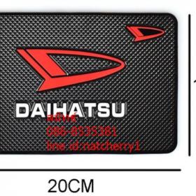 แผ่นกันลื่น logo daihatsu 13x20cm