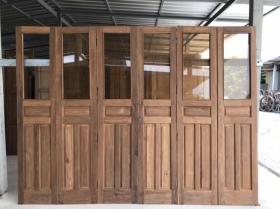 ประตูสี่ลูกฟักด้านบนกระจก 50x230 ชุด 6 บาน