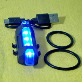 ไฟท้ายชาร์จ USB สีฟ้า (รวมค่าจัดส่งไปรษณีย์แบบธรรมดา)