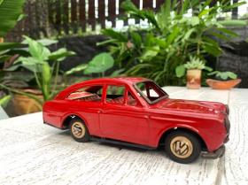ของเล่นโบราณ รถสังกะสี แบบไขลาน งานเก่า Volkswagen model 1600 made in Japan