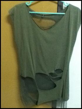 เสื้อสีเขียวขี้ม้า