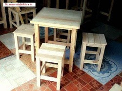 โต๊ะไม้สน ขนาด 60x60 +เก้าอี้หัวโล้น 4 ตัว