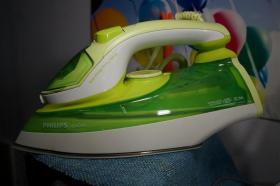 เตารีดไอน้ำ Philips GC3720 2200W เขียวตัว show ใหม่