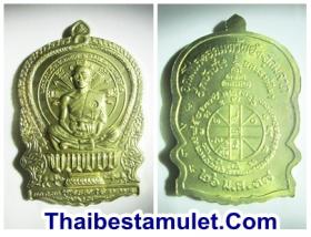 เหรียญหลวงพ่อคูณนั่งพาน รุ่นชนะมาร สร้างพ.ศ. 2537 เนื้อทองฝาบาตร สภาพสวย ตอกโค๊ตด้านหน้า ตอกเลขด้านหลัง เบอร์ 3264 พร้อมกล่องเดิมจากวัด เหรียญรุ่นนี้ดังมานาน มี แต่ทยานขึ้น อนาคตไกลมากๆ 