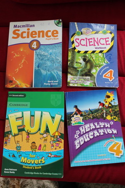 หนังสือเรียนหลักสูตรEP4 :Health4+science4(2เล่มมีCD)+หนังสือFUN (Cambridge) 1500.-