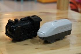Mcdonald รถไฟญี่ปุ่น plarail สีขาวและดำ