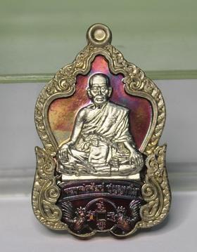 เหรียญหลวงพ่อพัฒน์ รุ่นดวงดี เนื้อทองแดง หน้ากาก ซุ้มอัลปาก้า สภาพสวยๆ  พร้อมกล่องเดิมๆ 