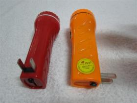 ขาย !! ไฟฉาย รุ่น YD 8807 หลอด LED 3 ดวง ปรับเป็นไฟ 7 สีได้ ราคา(160 ชิ้น) 40 บาท 