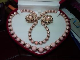 ขาย VINTAGE Pale PINK & GOLDTONE Jewelry set -