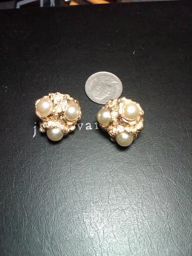 ขาย Vintage Signed Hobe Gold Tone Nugget & Faux Pearl Clip Earrings -