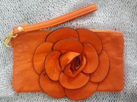 กระเป๋าถือ ใส่สตางค์ สีส้ม หนัง ลายกุหลาบ สวย งานเกรดเอ สินค้าพร้อมส่ง