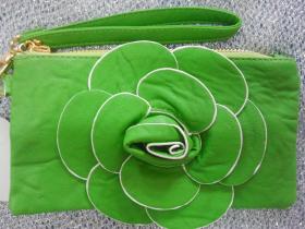 กระเป๋าถือ ใส่สตางค์ สีเขียวอ่อน หนัง ลายกุหลาบ สวย งานเกรดเอ สินค้าพร้อมส่ง