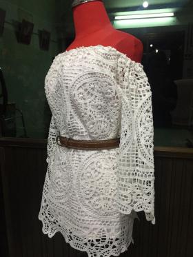 เสื้อปาดไหล่ ลูกไม้สีขาว