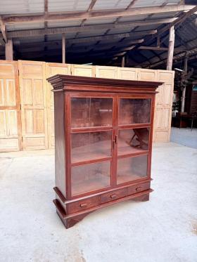 ตู้ขาพัดหัวบัวไม้สักงานช่างโบราณอายุประมาณ 100 ปี
