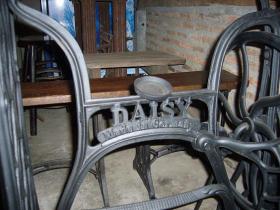 ขายโต๊ะขาจักร เหล็กหล่อ DAISY ของเยอรมัน ตามภาพ  ติดต่อ 081-816-5379