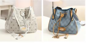 กระเป๋าสะพายทรงขนมจีบมีสองสี เทา กับ ฟ้า