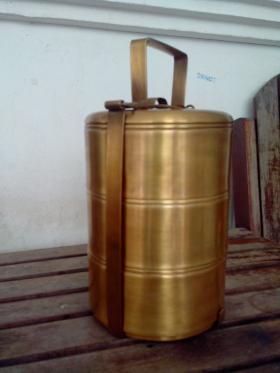 ปิ่นโตทองเหลือง