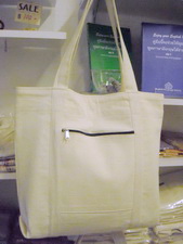 A47 ถุงผ้าดิบ 16x14" (มีกระเป๋าหน้าติดซิบ กระเป๋าเปิดด้วยกระดุมแม่เหล็ก)
