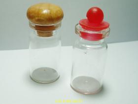 ขวดแก้ว ขนาด 5 cc  4*2 cm ราคาขายส่ง ฝาจุกไม้/พลาสติก สั่งซื้อขั้นต่ำ 50 ใบ B107