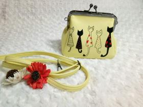กระเป๋าพิมพ์ลายแมว 7 นิ้ว น่ารักมากๆ  -หนังเรียบนิ่มสวย -มี สายสั้น+สายยาว