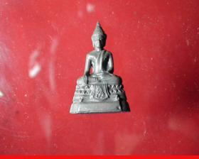 พระกริ่ง ภปร. ปี08 วัดบวรฯ พิมพ์นิยมสุด(หูยาว,ก้นตะไบหยาบ,ข้างเลื่อย,น้ำยาชุบสีอ่อน) สภาพสวยกริ๊บ มูกโด่ง แถมหูยาว(มีน้อยมาก) ผิวเดิมๆ  ครับ