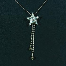 สร้อยคอโรเดียม พร้อมจี้ ประดับคริสตัลรูปดาวระย้า ราคา 80 บาท