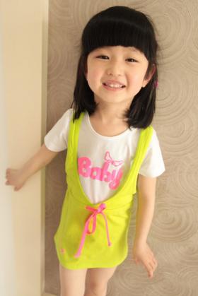 ชุดเอี๊ยมพร้อมเสื้อขาว
